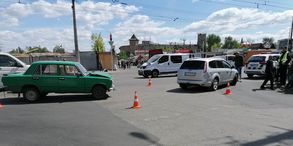 ДТП у Луцьку: біля Старого ринку іномарка зіткнулася з 