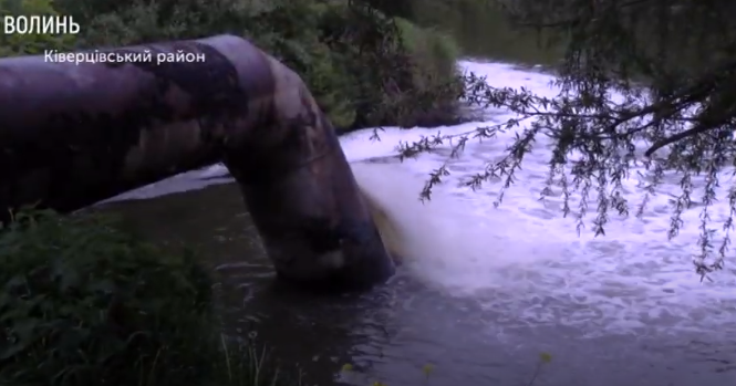 У Луцьку перевіряють воду з каналізації, яку зливають в Стир (фото, відео)