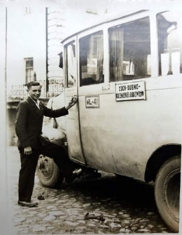 Показали, які були автобуси на Волині 90 років тому (фото)