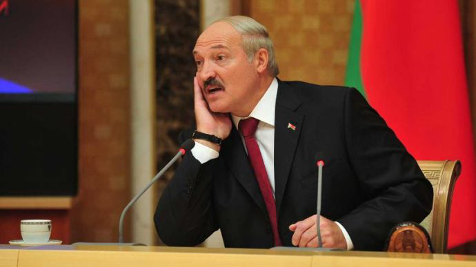 Лукашенко розпустив уряд Білорусі напередодні виборів