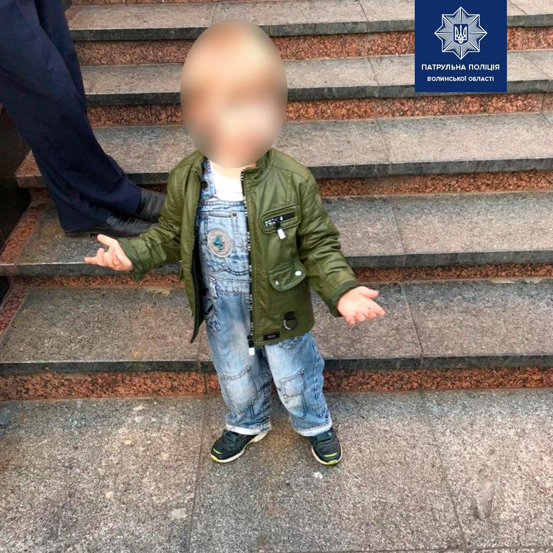 У Луцьку 3-річний хлопчик сам пішов гуляти містом