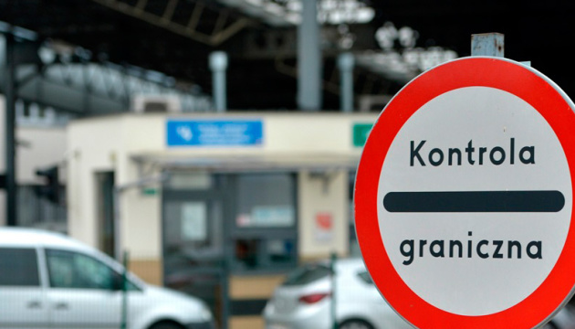 Польща відкриває внутрішні кордони і відновлює міжнародні авіаперельоти