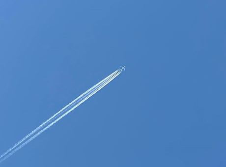 У небі над Ківерцями «зловили» найбільший у світі літак (фото)