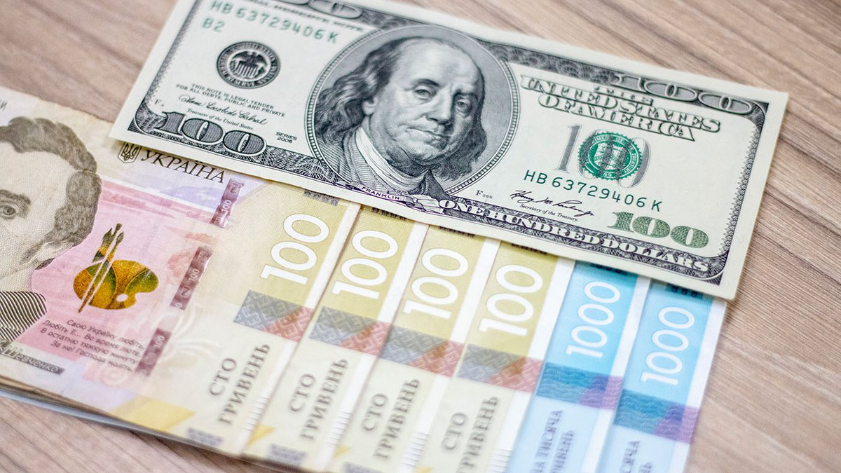 Гривня падає: курс валют у Луцьку на понеділок, 15 червня