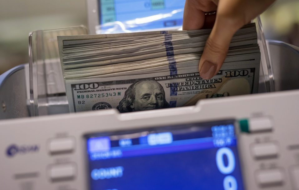 Долар і євро знову зросли: курс валют у Луцьку на вівторок, 16 червня