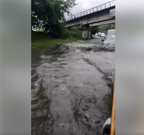 Дубнівське кільце в Луцьку «попливло» після дощу (відео)