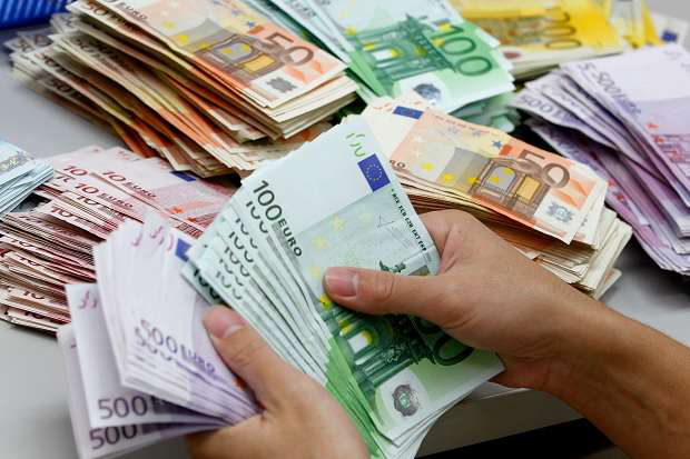 Долар зупинився, а євро росте далі: курс валют у Луцьку на середу, 17 червня
