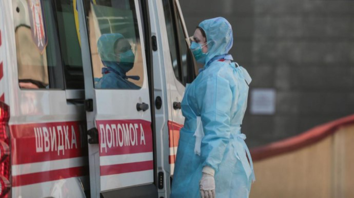 За добу в Україні – 735 нових випадків коронавірусу, на Волині – 39