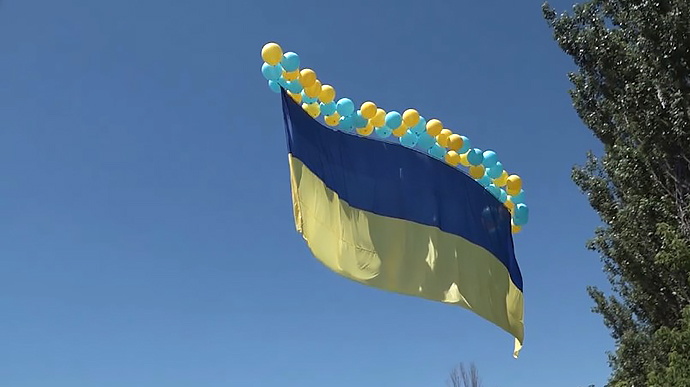 На окупований Донецьк запустили 15-метровий прапор України (відео)