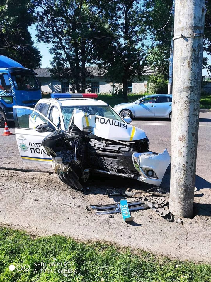 Аварія за участі патрульних у Луцьку: один із них – у важкому стані