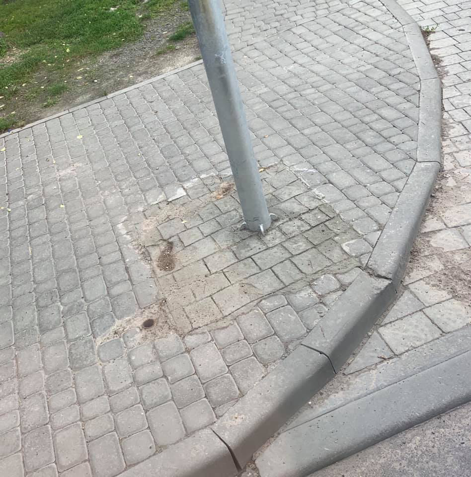 Щоб не класти нову: у Львові намалювали бруківку на бетоні
