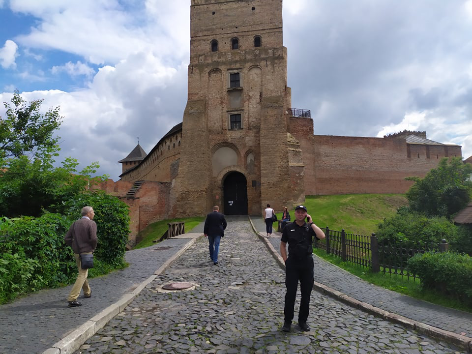 У замку Любарта готуються до приїзду Зеленського (ФОТО)