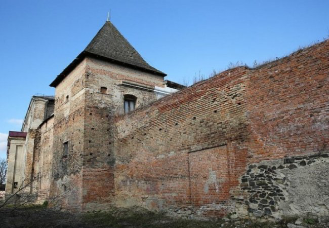 У Луцьку пропонують замурувати своє ім’я у стінах замку (фото)