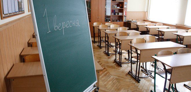 Температурний скринінг, антисептики і маски: Степанов назвав основні правила навчання у школах