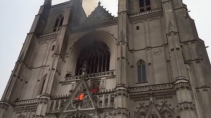 Пожежа в соборі у Нанті: вогонь знищив орган, головна версія – підпал