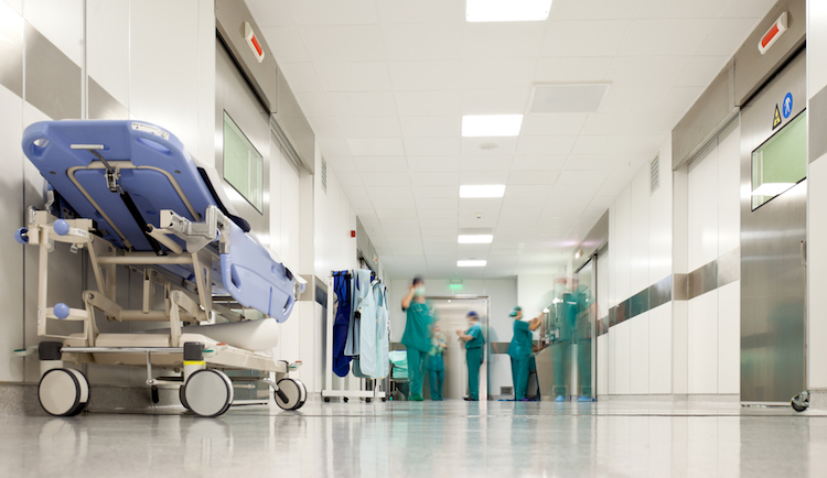 На Волині медики, які працюють у лікарнях «другої хвилі», доплат не отримують
