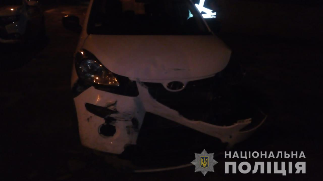 Злякався: знайшли водія легковика, який у Нововолинську в’їхав в поліцейське авто
