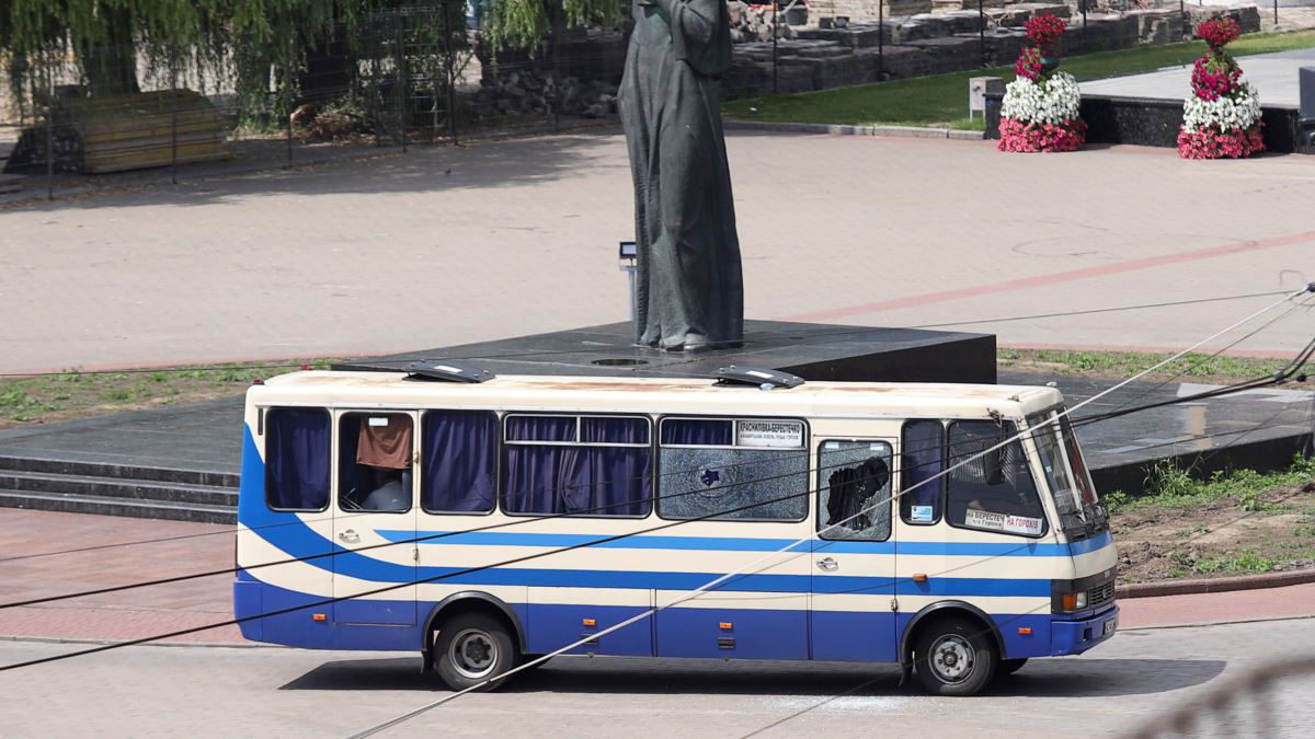 Максим Плохой, який захопив автобус у Луцьку, вибачався і роздавав людям гроші