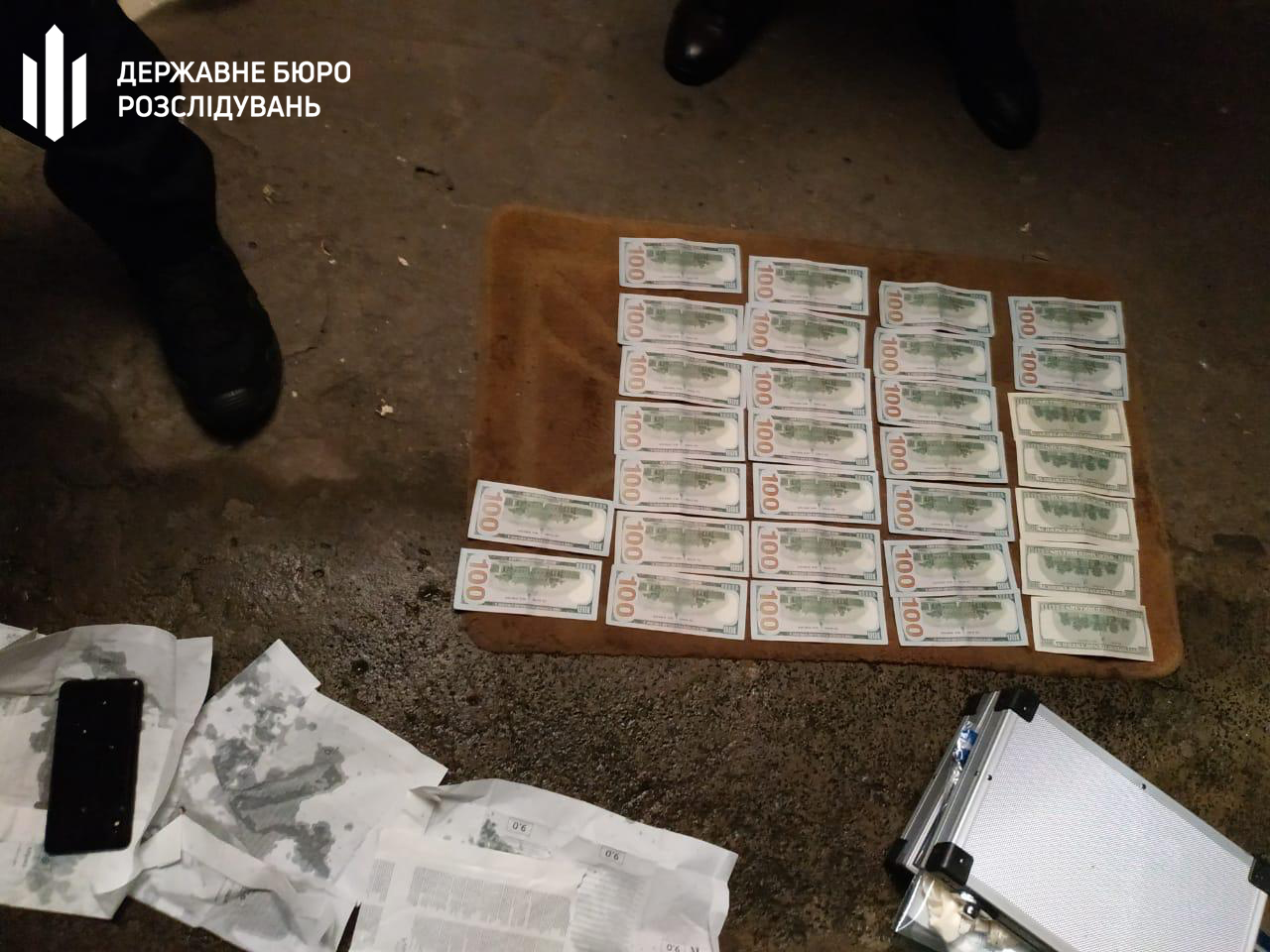 Волинський поліцейський вимагав 6000 доларів хабаря (фото)