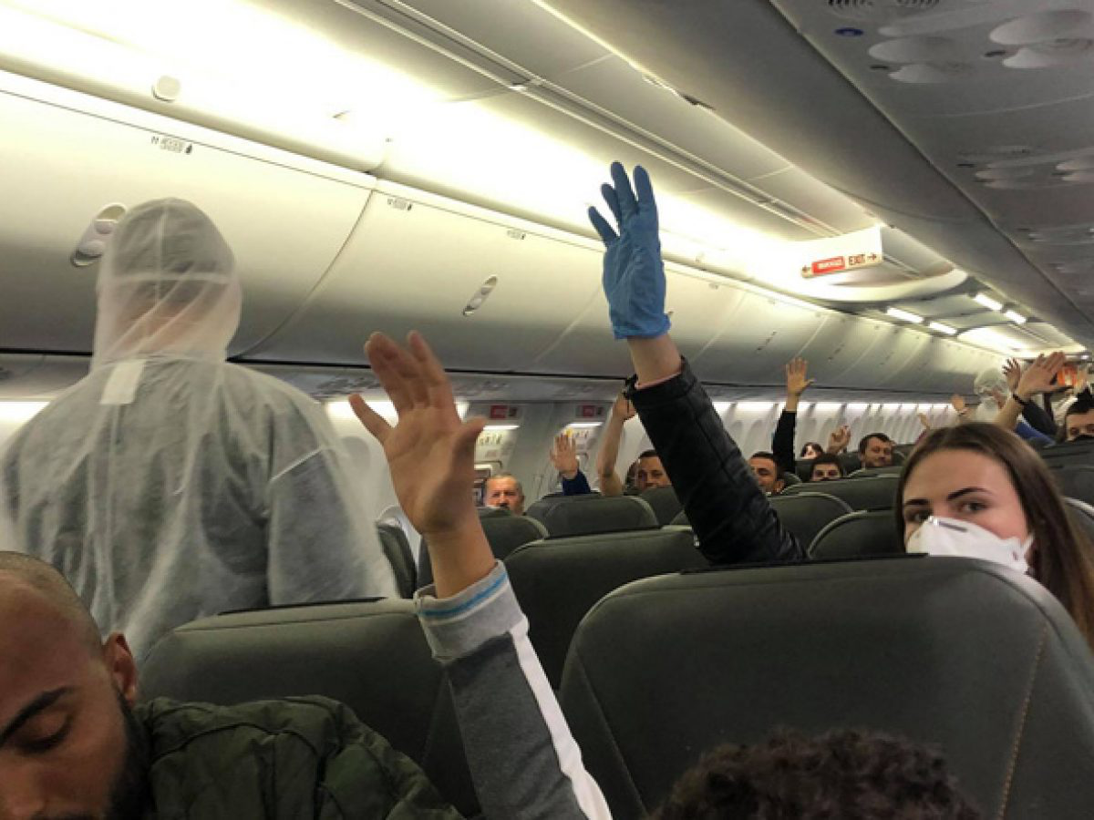 В Іспанії літак здійснив екстренну посадку через українця, що відмовився одягнути маску