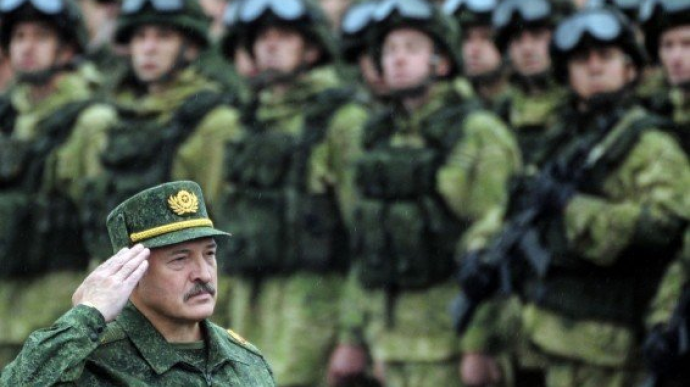 Армія Білорусі в повній бойовій готовності, почався призов військовослужбовців запасу