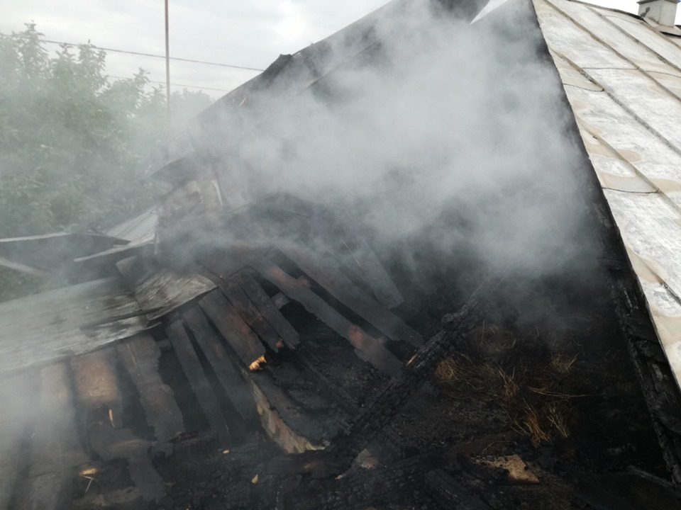 Пошкоджені покрівлі та перекриття: у Маневичах горіли дві будівлі