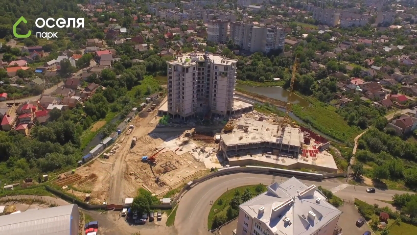 Монолітні будинки та 200-літні фасади: у Луцьку «виростає» елітне житло (фото)