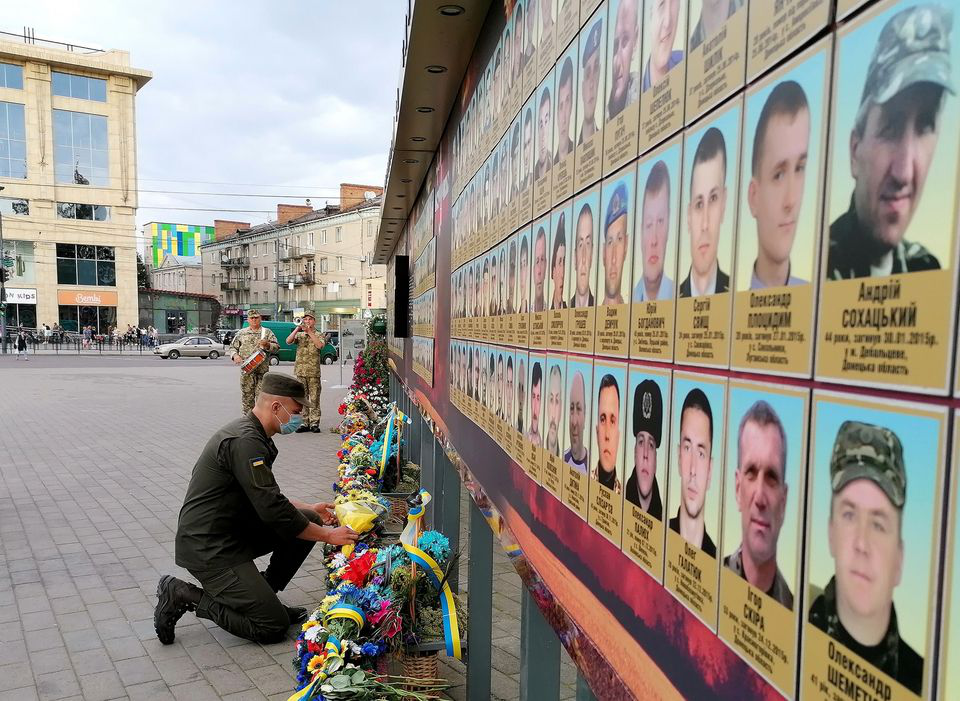 На Театральному майдані в Луцьку помолилися за тих, хто загинув за Україну (фото)