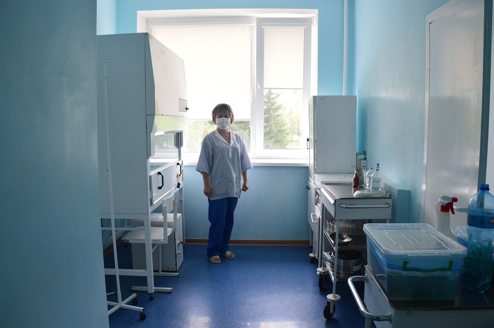 «Дівчата плачуть, коли доводиться обрізати волосся», – медсестра розповіла, як лікують онкохворих дітей у Луцьку