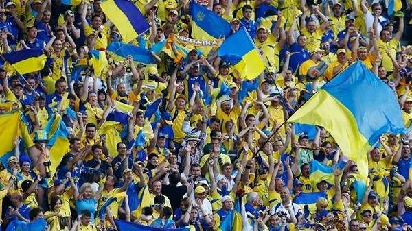Фанатів можуть впустити на єврокубки та матчі збірної України