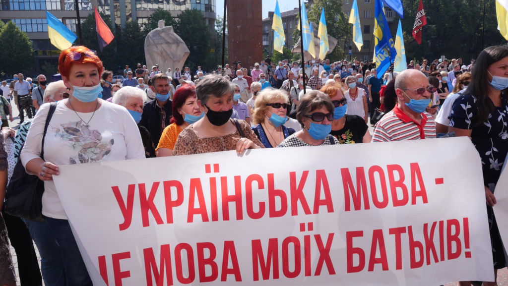 16% українців не погоджуються із тим, що державну мову має знати кожен