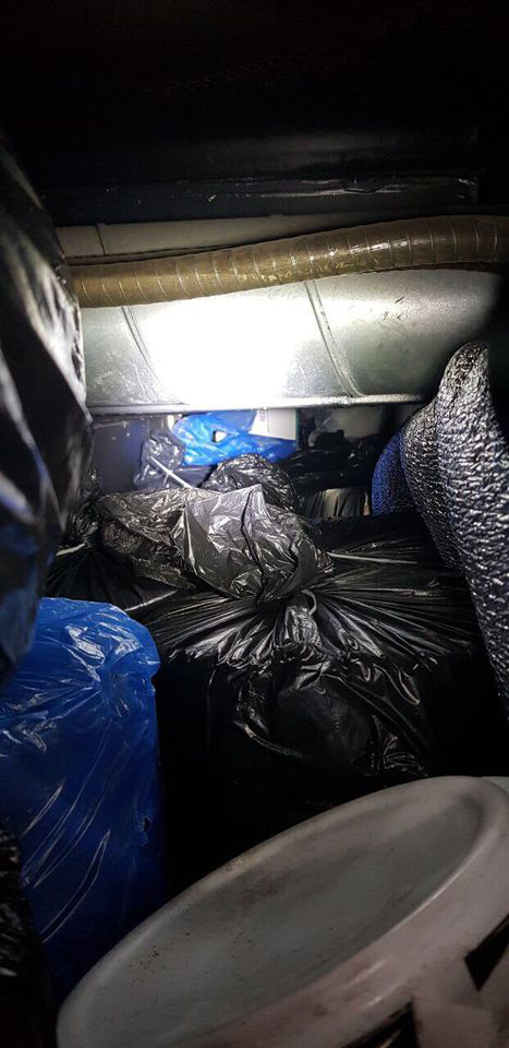 В автобусі в «Ягодині» знайшли 215 кілограмів шоколаду (фото)