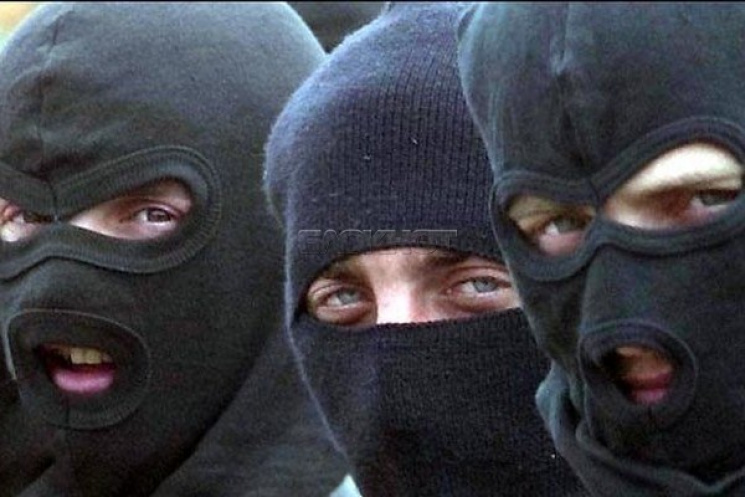 Нападникам, що пограбували валютника у Нововолинську, оголосили підозру