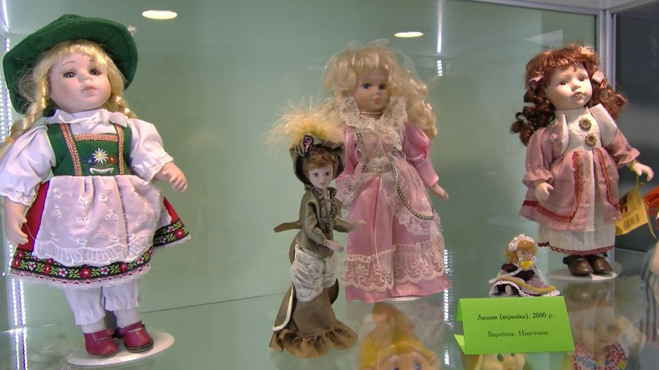 Найстарішому експонату 50 років: у Луцьку відкрили музей іграшок (відео)