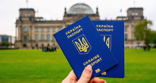 «Безвізовий» рейтинг паспортів світу: український паспорт – на 11 місці