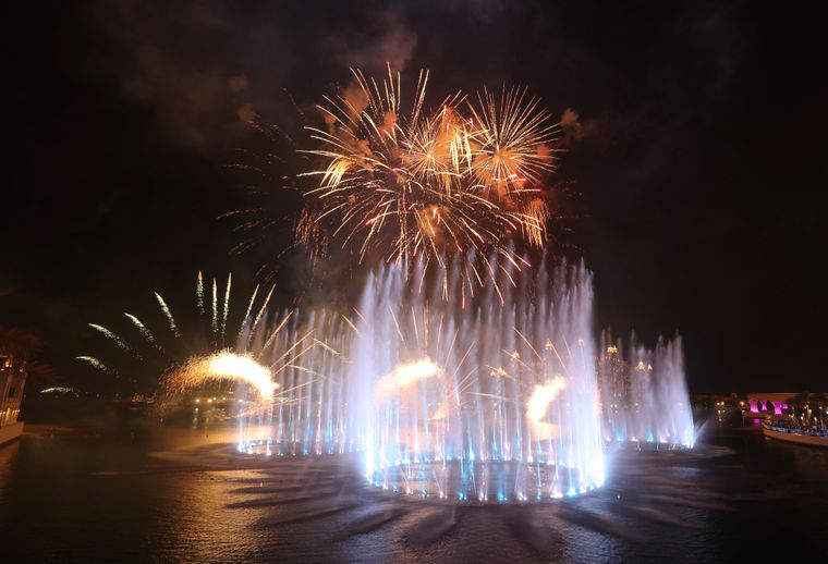 У Дубаї відкрили найбільший у світі фонтан (відео)
