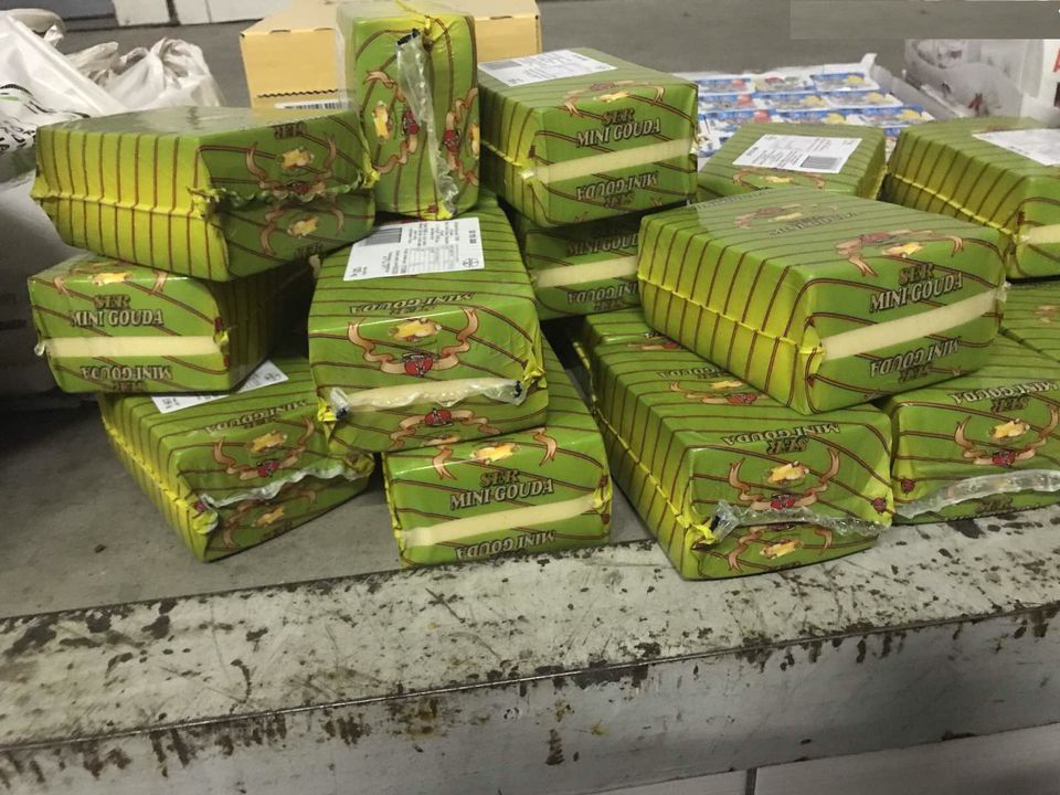 В «Ягодині» у вантажівці з «гуманітаркою» знайшли 1000 пачок масла (фото)