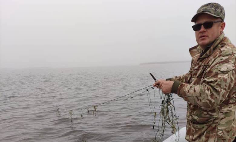 В озері на Волині знайшли кількасот метрів браконьєрських сіток (фото)
