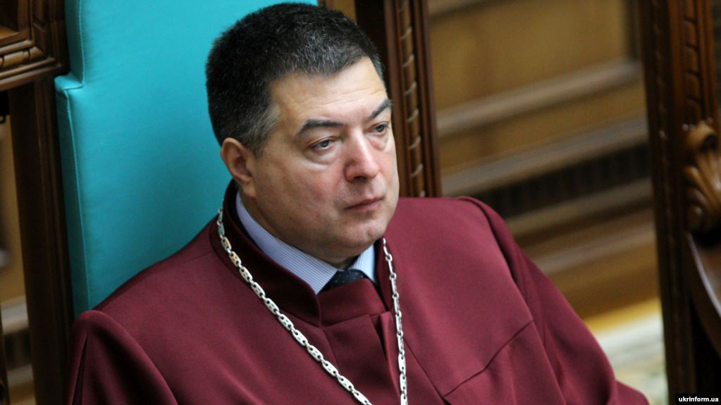 Скільки заробляють члени Конституційного суду України: названо цифри