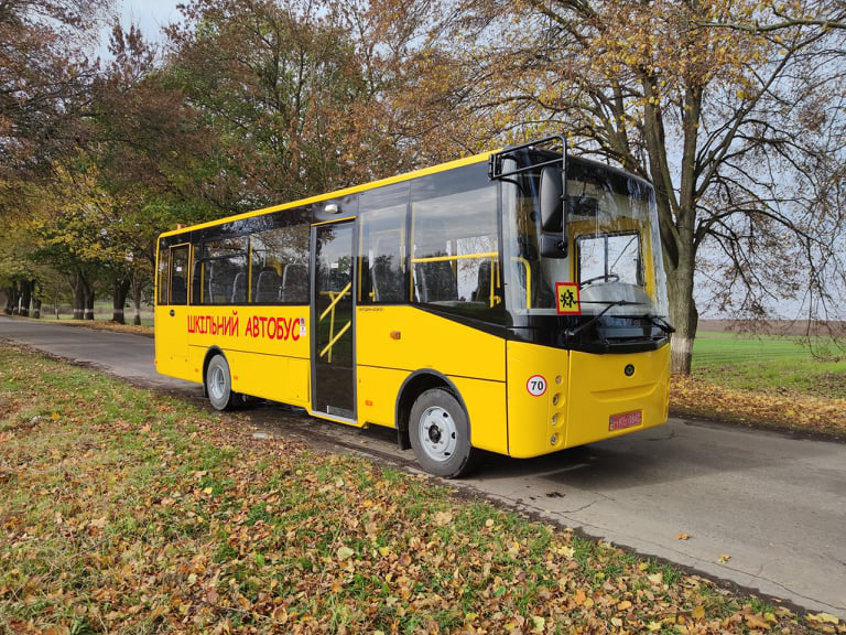На луцькому заводі оновили дизайн шкільних автобусів (фото)