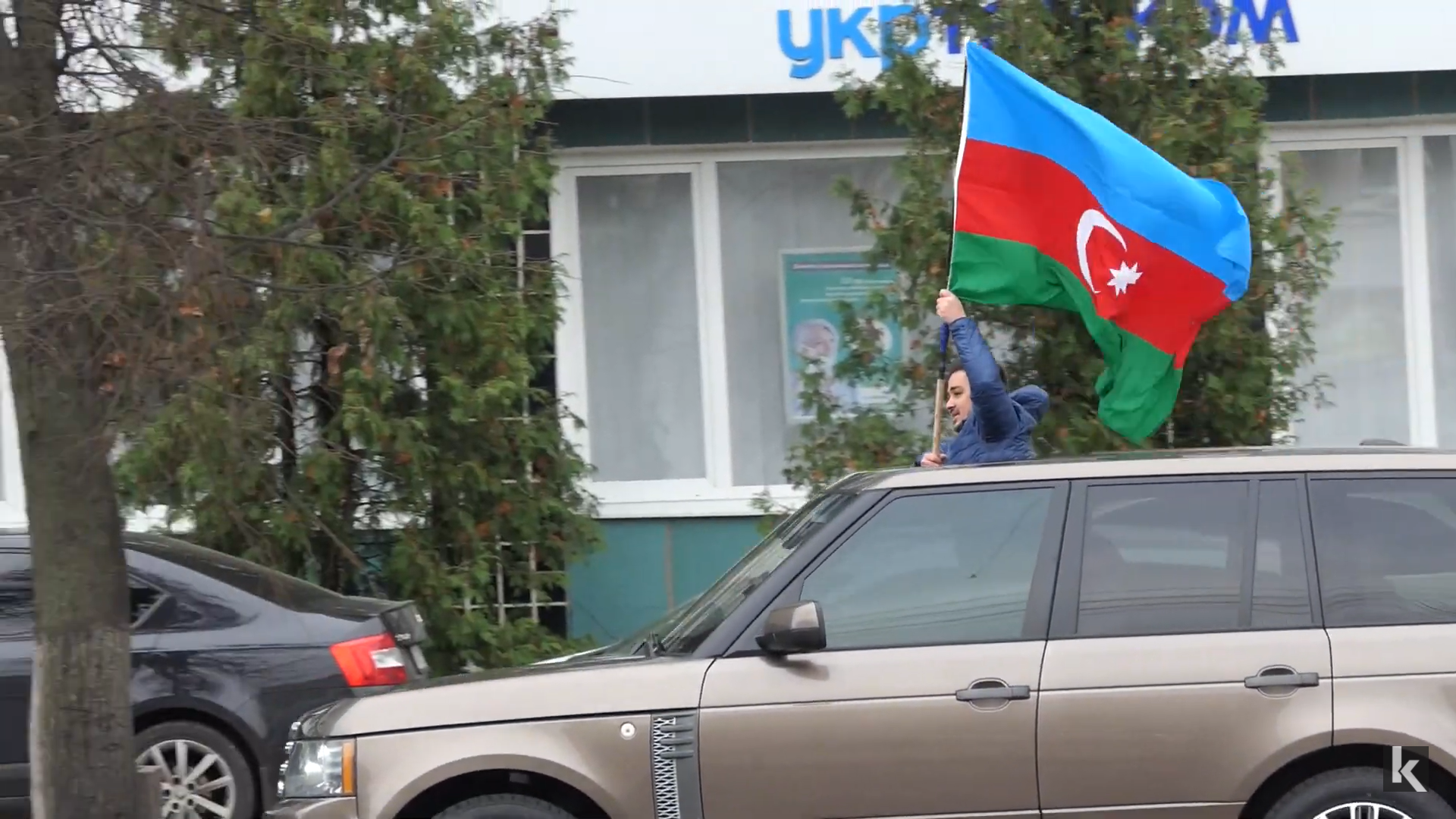 У Луцьку влаштували автопробіг під азербайджанськими прапорами (відео)