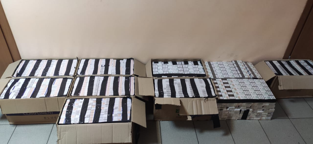 На Волині біля кордону знайшли 10 ящиків сигарет (фото)