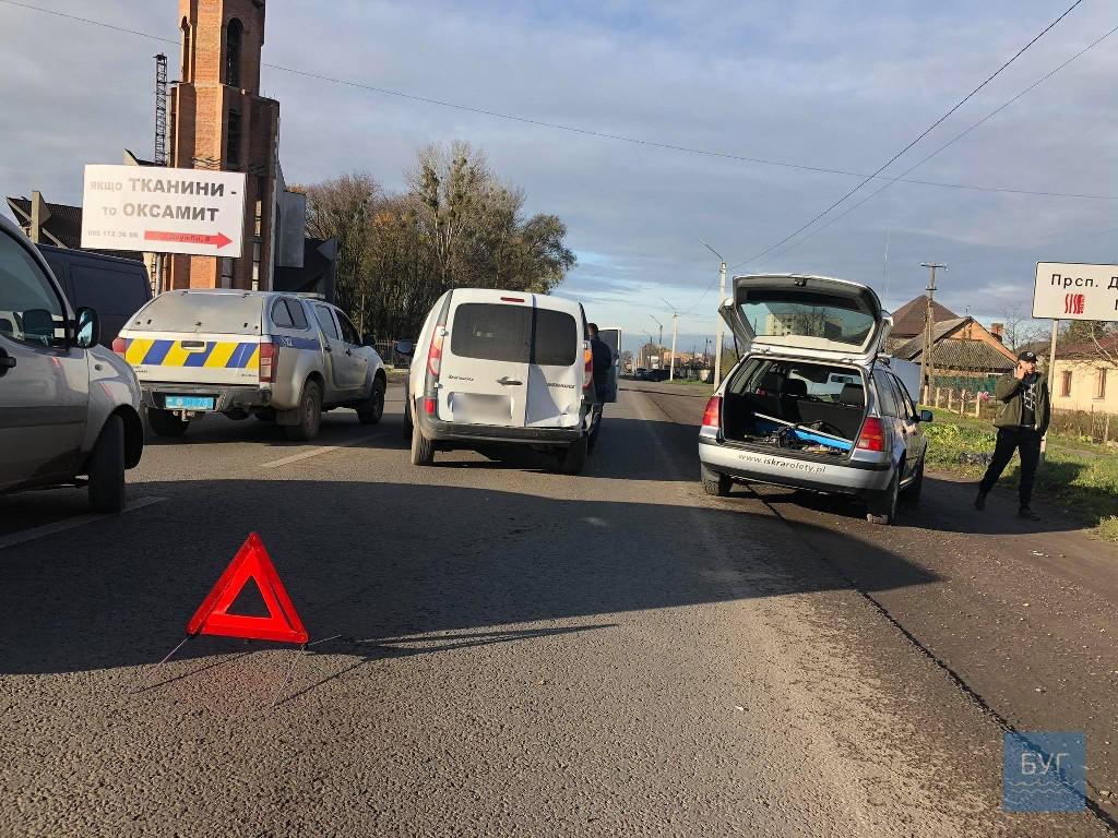 У Нововолинську ДТП: зіткнулися три автівки (фото)