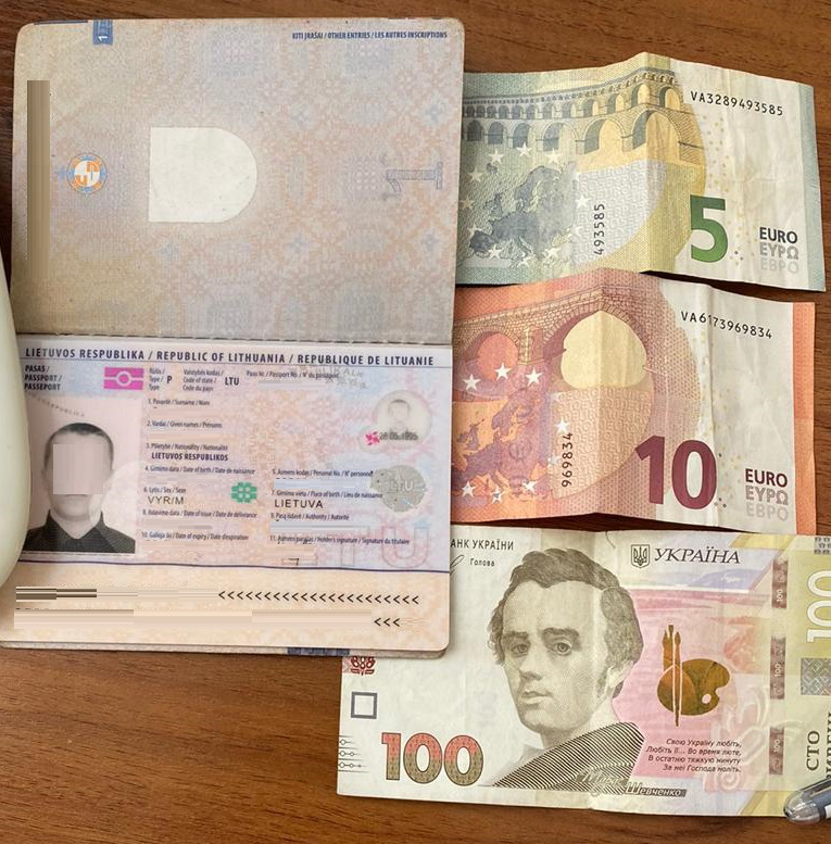 Литовець на “Ягодині” за 15 євро і 100 гривень намагався уникнути карантину