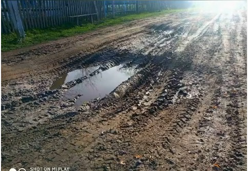 На Любешівщині люди самотужки відремонтували аварійну ділянку дороги (відео)