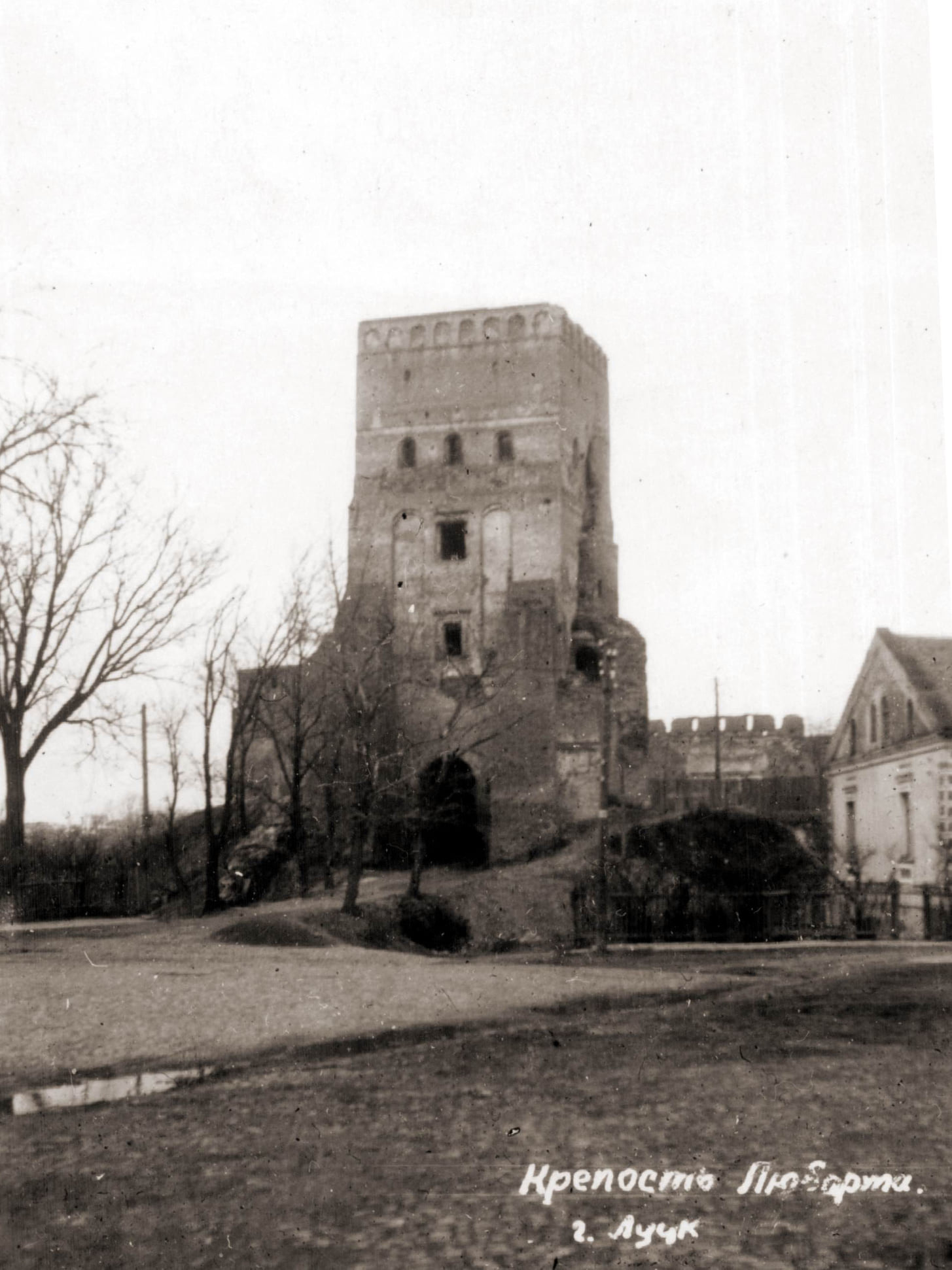 Замок, центр, дитяча залізниця: Луцьк на фото 1955 року