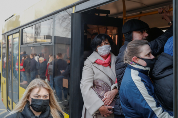 «Слуга народу» Тищенко пропонує заборонити громадський транспорт у вихідні