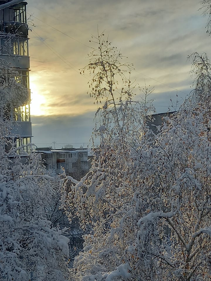 З першим снігом: лучани тішаться зимовому ранку (фото)