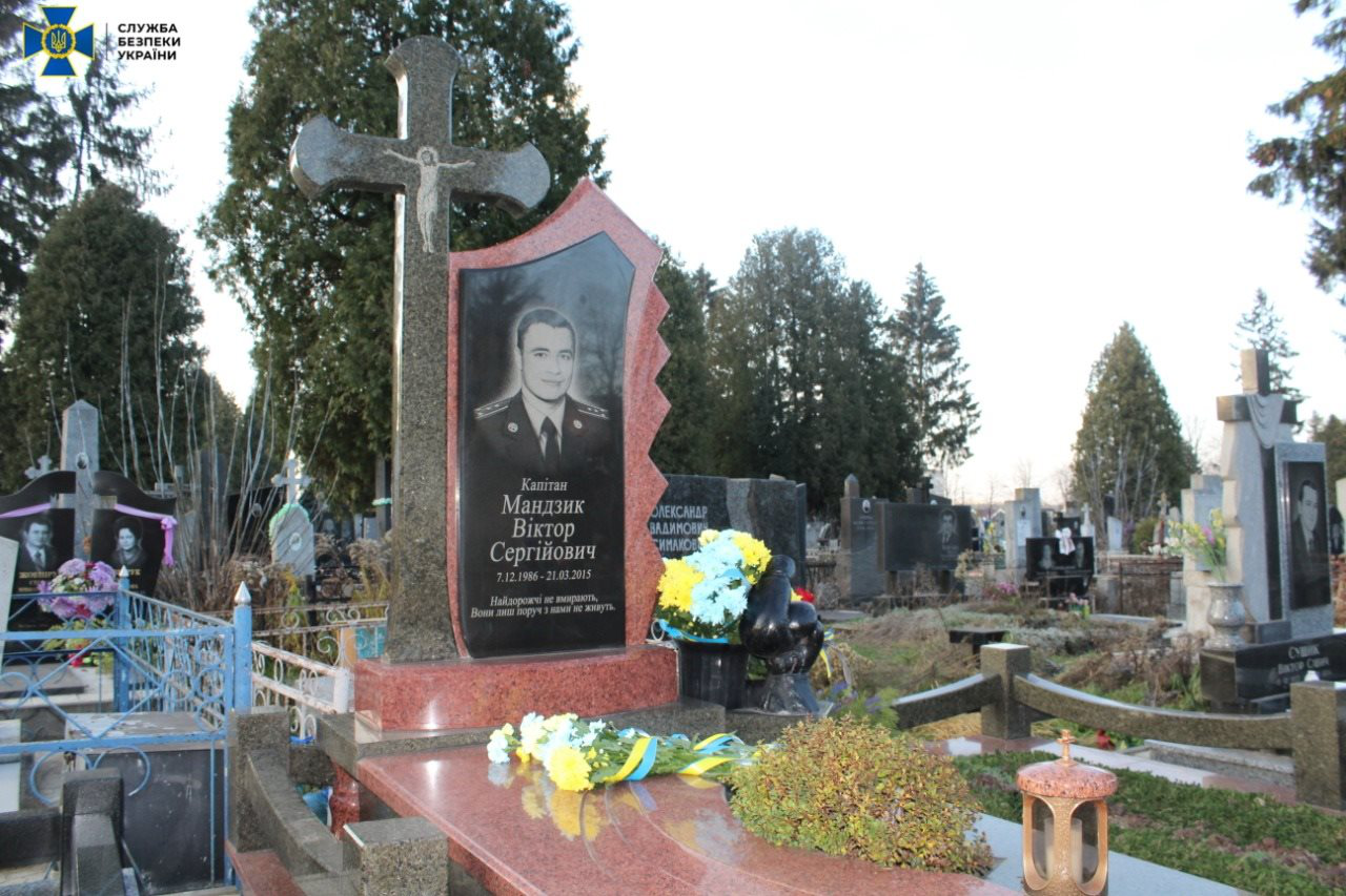 У Луцьку СБУ вшанувала пам’ять загиблого капітана Віктора Мандзика (фото)