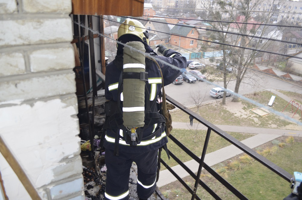 У Луцьку на балконі – пожежа: горіло сміття (фото)